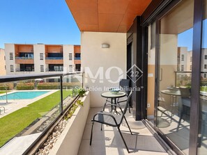 Outdoor dining - Apartament with swimming pool in Vilafortuny (Cambrils)
