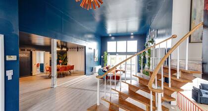 Sunset Manor: Opulent Mansion, Ultimate Serenity Awaits