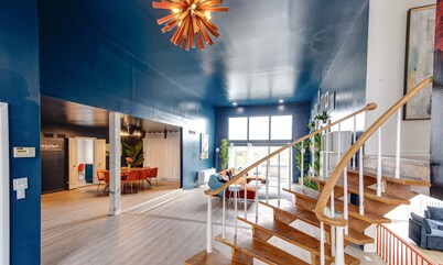 Sunset Manor: Opulent Mansion, Ultimate Serenity Awaits