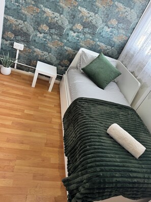 4 chambres, fer et planche à repasser, Wi-Fi, draps fournis