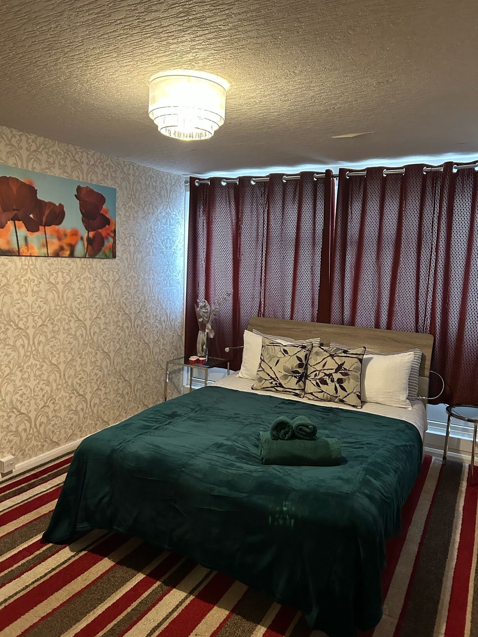 4 bedrooms, iron/ironing board, WiFi, bed sheets