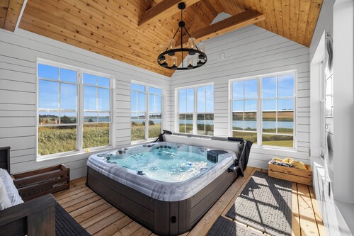 5 Bedroom Luxury Beach House at Cousins Seaside Cottage  in Sea View PEI