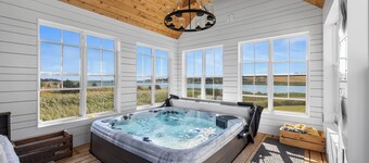 5 Bedroom Luxury Beach House at Cousins Seaside Cottage  in Sea View PEI