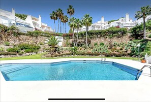 Pool - Large 3 bed, 2 bath house in charming Calahonda. Near beach and nightlife. (Sitio de Calahonda)
