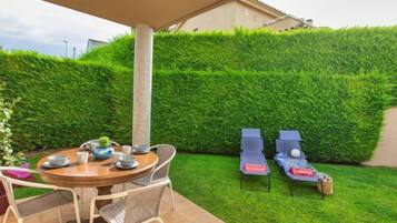 House, 4 Bedrooms, Terrace | Outdoor dining