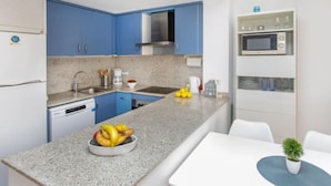 House, 4 Bedrooms, Terrace | Private kitchen - Global Tramuntana - By Global Rental Holidays 6702 (L'Escala)