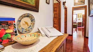 House, 5 Bedrooms | Interior