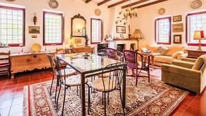 House, 5 Bedrooms | Interior
