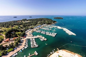 Marina - Holiday apartment with air conditioning and terrace (Funtana)