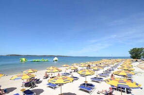 Beach nearby - Mobilehome with air conditioning, terrace and pool (Fažana)