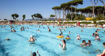 Mobilehome with air conditioning, terrace and pool