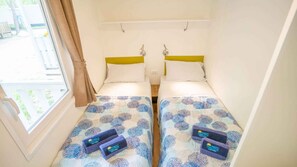 3 bedrooms, travel crib