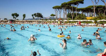 Maison mobile avec climatisation, terrasse et piscine