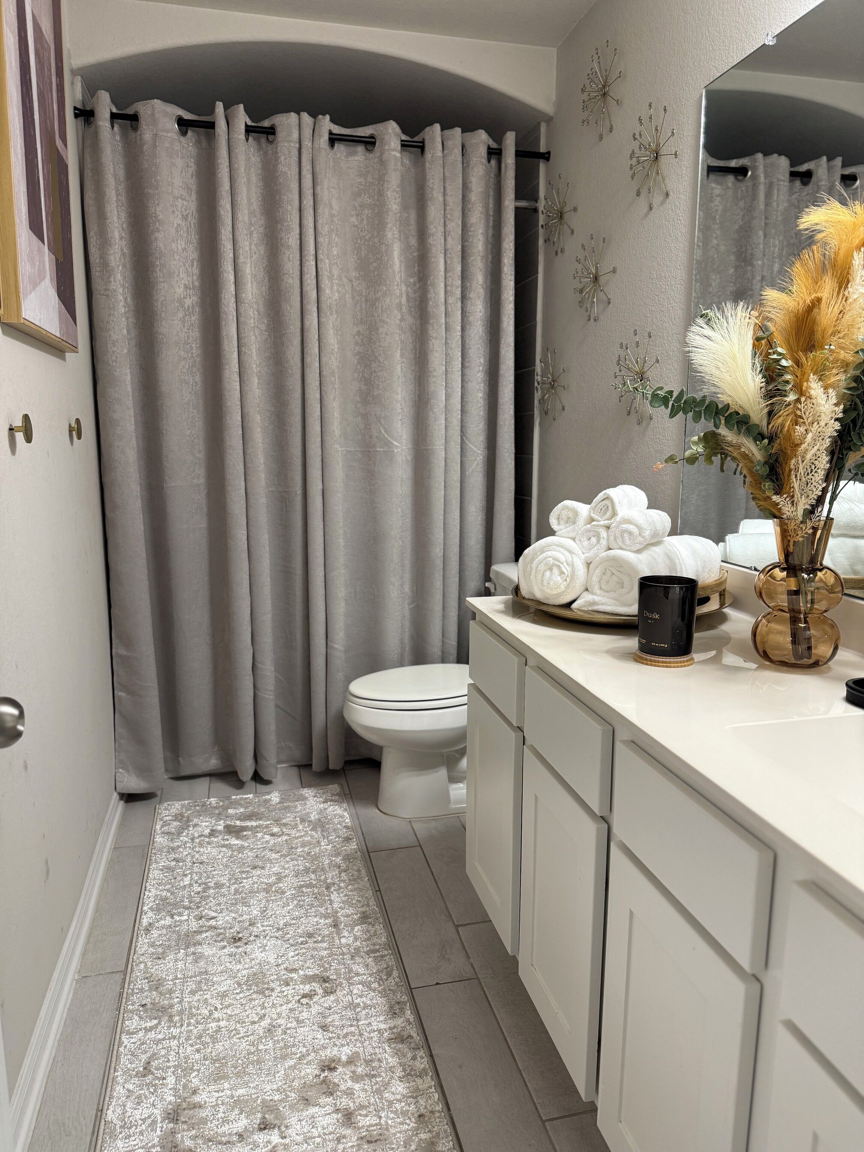 Handdukar, tvål och toalettpapper