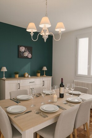 Dining - Maison le Ber-So Close to Beauval Zoo (Selles-sur-Cher)