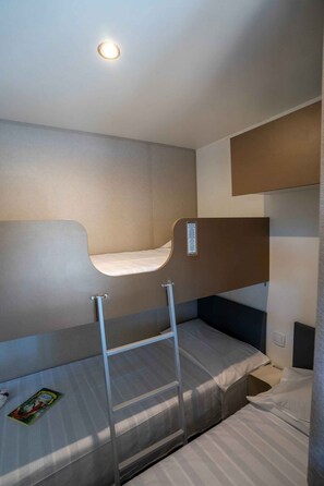 2 bedrooms, travel cot