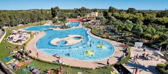 Mobilehome with air conditioning, terrace and pool