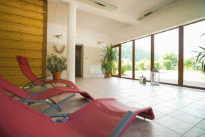 Interior - Mobile home with air conditioning, terrace, and pool (St. Peter am Kammersberg)