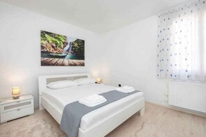 3 bedrooms, WiFi