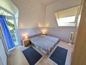 3 bedrooms, WiFi - Holiday apartment with large balcony, American kitchen and air conditioning (Siófok)