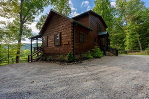 Unclassified image, 4 of 18, button - Timber Ridge-2 Bedroom, Pet Friendly, Luxury Cabin Rental, Panoramic Mountain Views, High Speed Internet, Rafting, Horseback Riding-Nantahala NC (Topton)