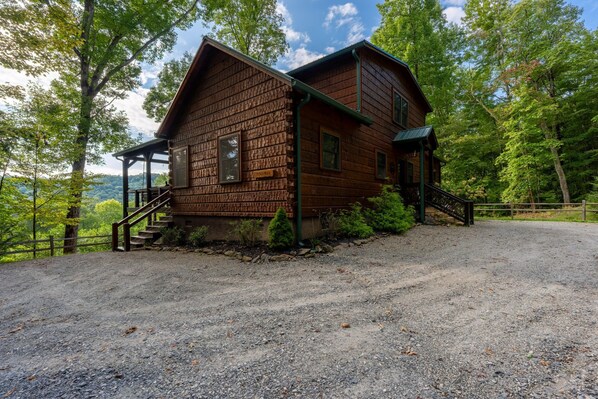 Exterior - Timber Ridge-2 Bedroom, Pet Friendly, Luxury Cabin Rental, Panoramic Mountain Views, High Speed Internet, Rafting, Horseback Riding-Nantahala NC (Topton)