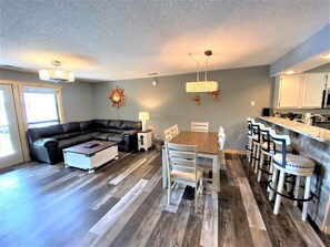 Smart-TV, Kamin, Stereoanlage