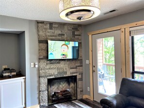 Smart TV, fireplace, stereo