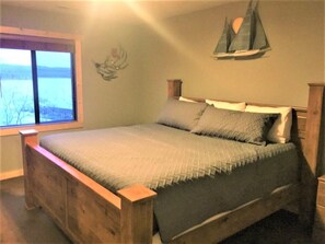 2 bedrooms, iron/ironing board, travel crib, free WiFi - Peaceful Branson Waterfront Get-a-Way Near SDC! (Branson)