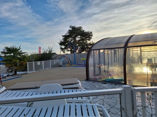 Mobilhome 2 bedrooms 32m2 4 star campsite swimming pool, pond at the gates of the castles