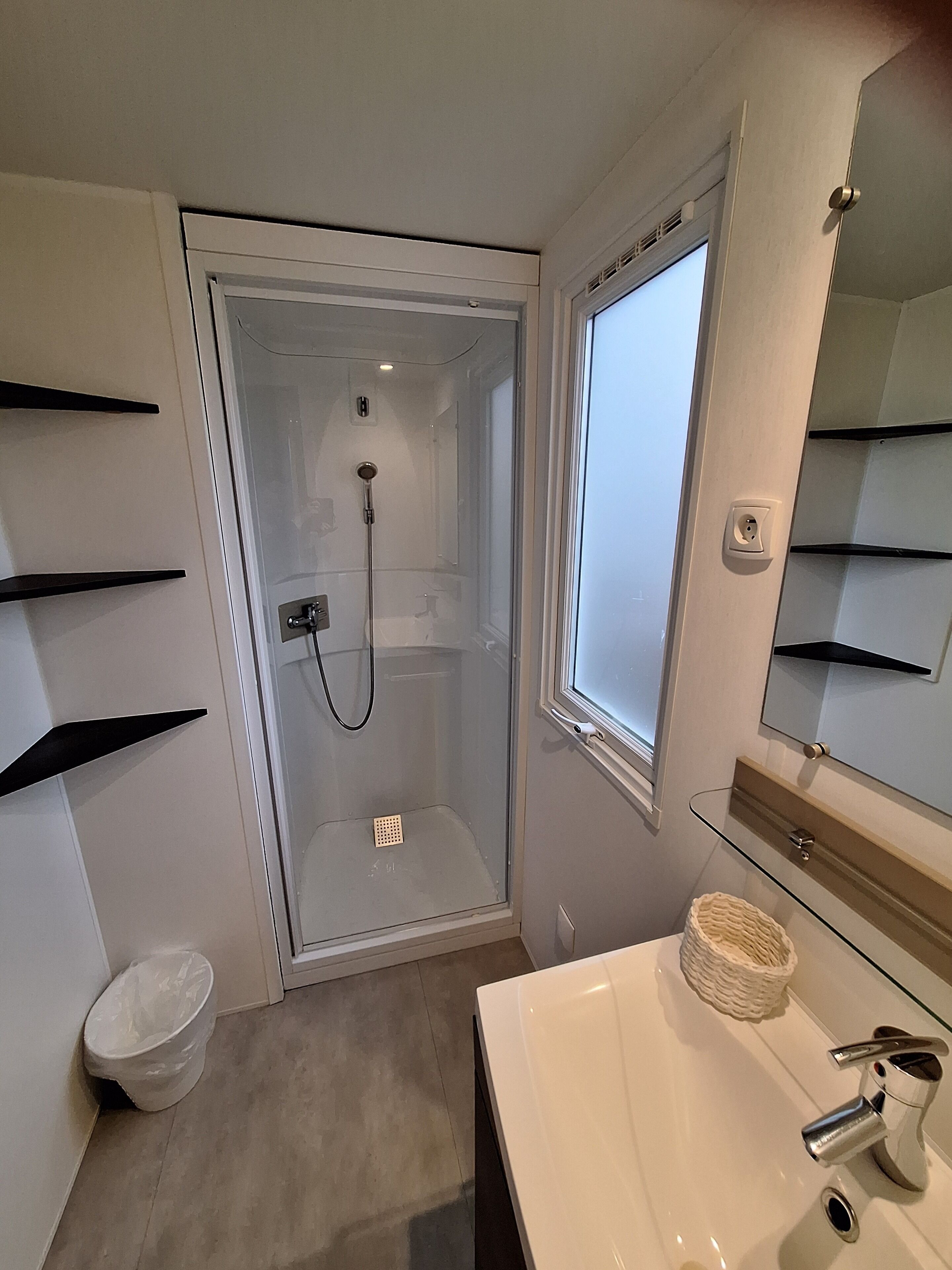 Een douche, een haardroger