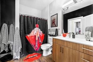 ヘアドライヤー、タオル、石鹸、シャンプー