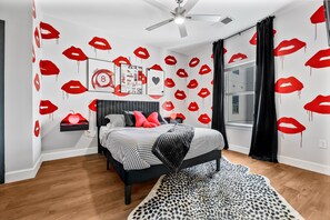 1 室のベッドルーム、デスク、WiFi、ベッドシーツ