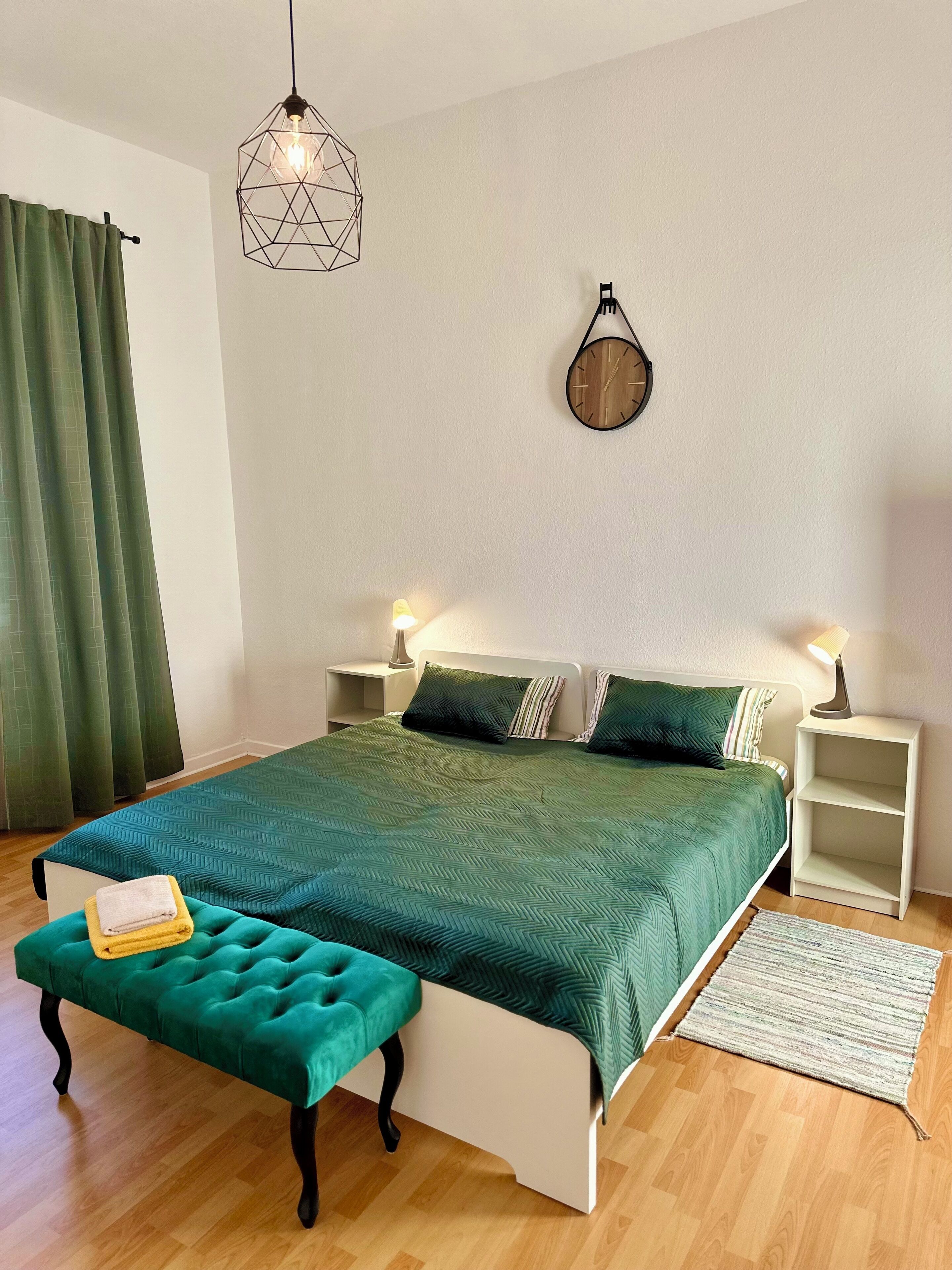 2 bedrooms, desk, iron/ironing board, travel crib