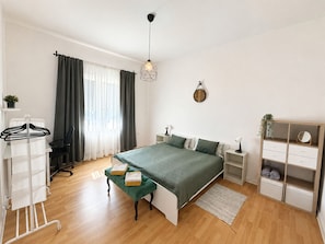 2 chambres, bureau, fer et planche à repasser, Wi-Fi gratuit