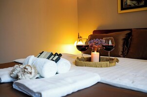 办公桌、隔音、免费 WiFi、床单