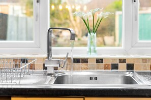 Interior - Luxury 3 Bedroom House - Parking - Garden (Birmingham)