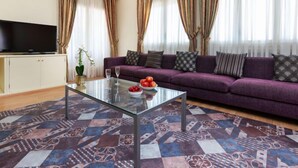 House, 6 Bedrooms | Living area - Global Banys - By Global Rental Holidays 6751 (Lloret de Mar)