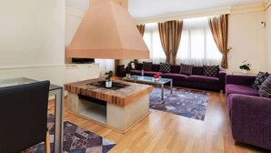 House, 6 Bedrooms | Living area - Global Banys - By Global Rental Holidays 6751 (Lloret de Mar)