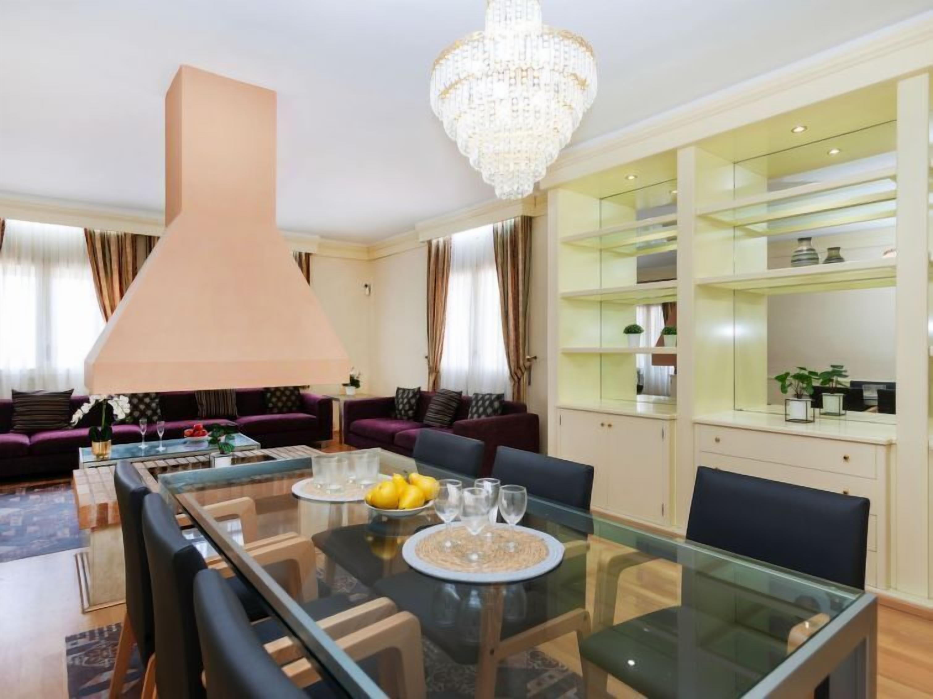 House, 6 Bedrooms | Dining