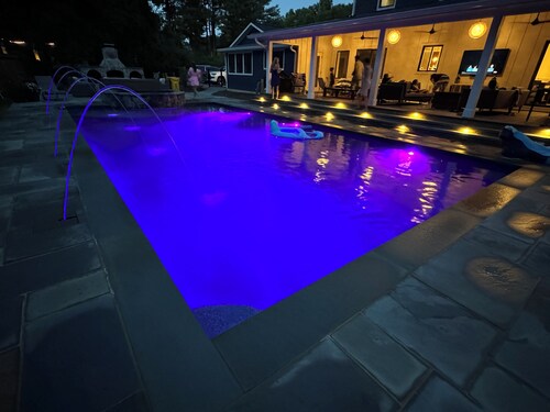 Premier Retreat: Private Pool, Spa, Fireplace & Spacious Deck