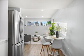 Interior - Silver Springs Family Retreat (Calgary)