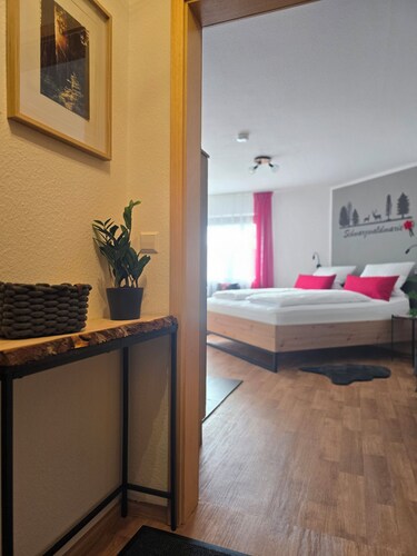 Schwarzwaldmarie Titisee bathtub kitchen balcony underground parking near the lake!