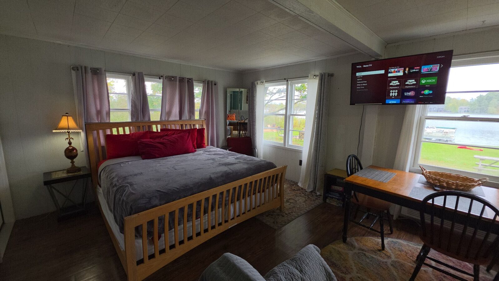 5 bedrooms, desk, travel cot, WiFi