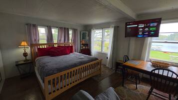 5 bedrooms, desk, travel cot, WiFi