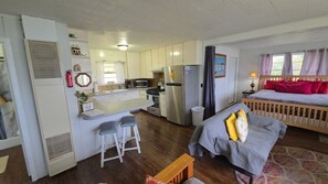 5 bedrooms, desk, travel cot, WiFi