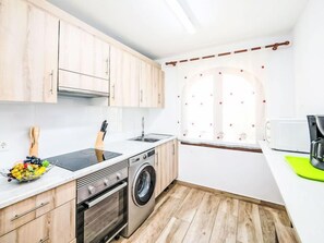 Casa, diversos dormitoris, terrassa | Cuina privada