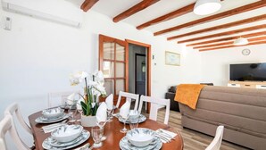 Hus, flere soverom, terrasse | Spiseområde