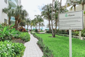 Property grounds - Komffy 2Bed/2Bath, 4QueenBeds and OceanView at Tides (Hollywood)