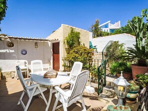 Ferienhaus, 4 Schlafzimmer, Terrasse | Speisen im Freien